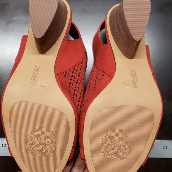 NWOT Vince Camuto Dastana Peep-toe Sandals - Picture 6 of 10